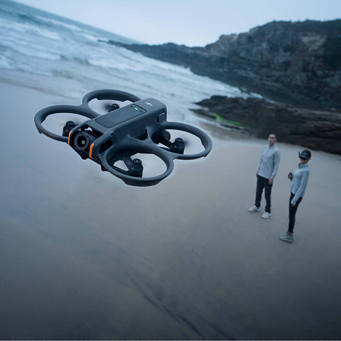 DJI Avata 2 Fly Smart Combo 4 Rotoren Quadrocopter 48 MP 3840 x 2160 Pixel 2150 mAh Schwarz, Grau