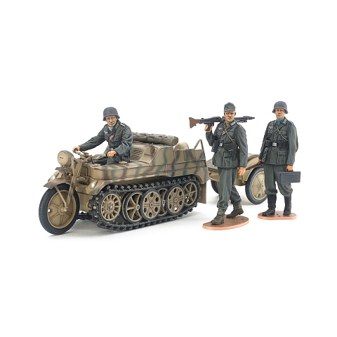 Tamiya Sd.Kfz. 2 Infantry transporter vehicle model Montagesatz 1:35