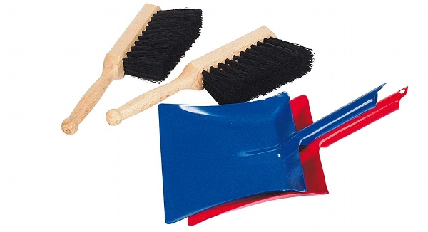Goki 1 metal dustpan and 1 brush with synthetic bristles