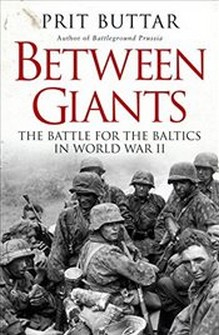 Between Giants : The Battle for the Baltics in World War II Buch Geschichte Englisch 400 Seiten